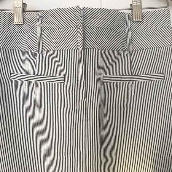 Pin stripe pencil skirt - Picture 2 of 4